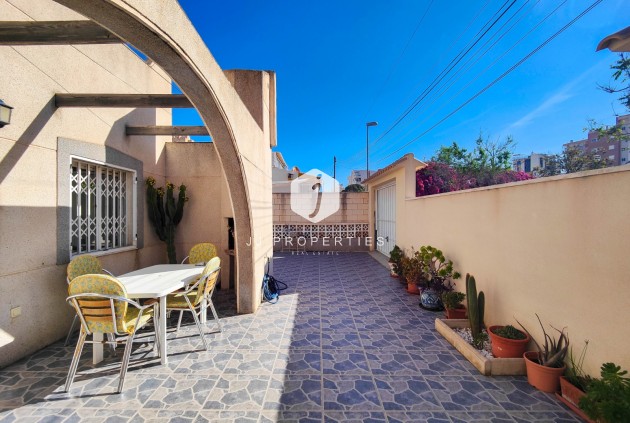 Resale - Chalet -
Torrevieja - Costa Blanca