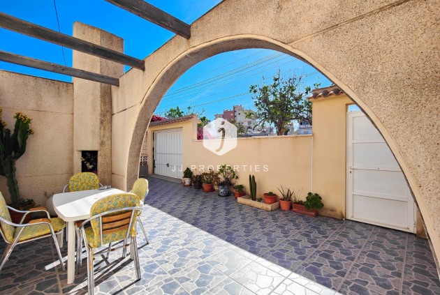 Resale - Chalet -
Torrevieja - Costa Blanca