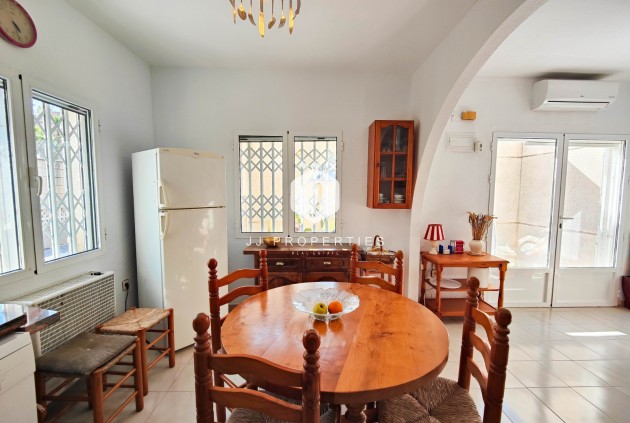 Resale - Chalet -
Torrevieja - Costa Blanca