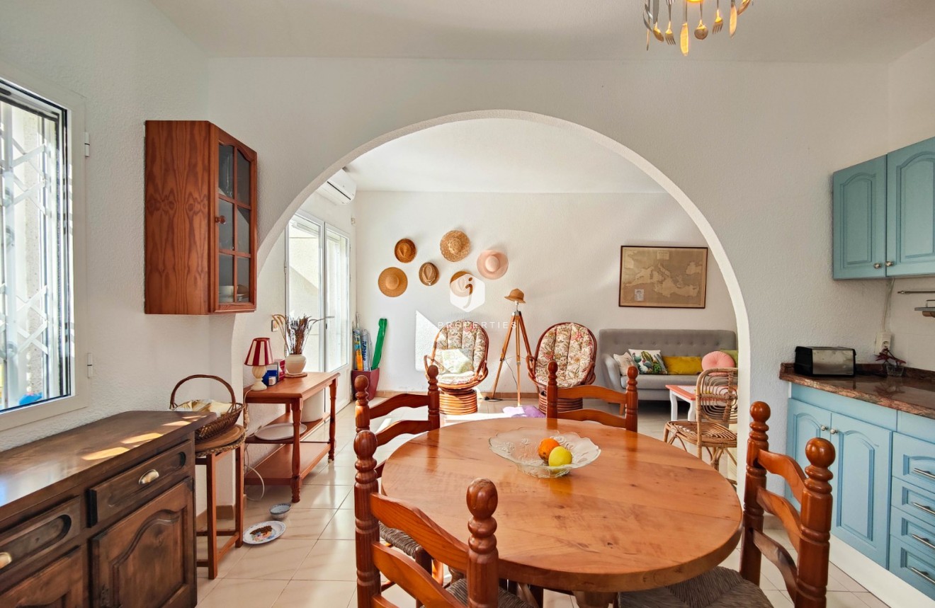 Resale - Chalet -
Torrevieja - Costa Blanca