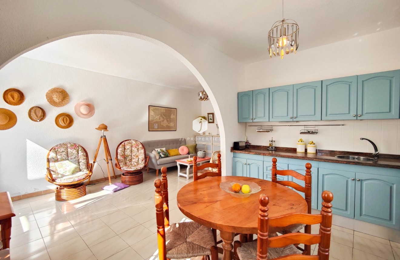 Resale - Chalet -
Torrevieja - Costa Blanca