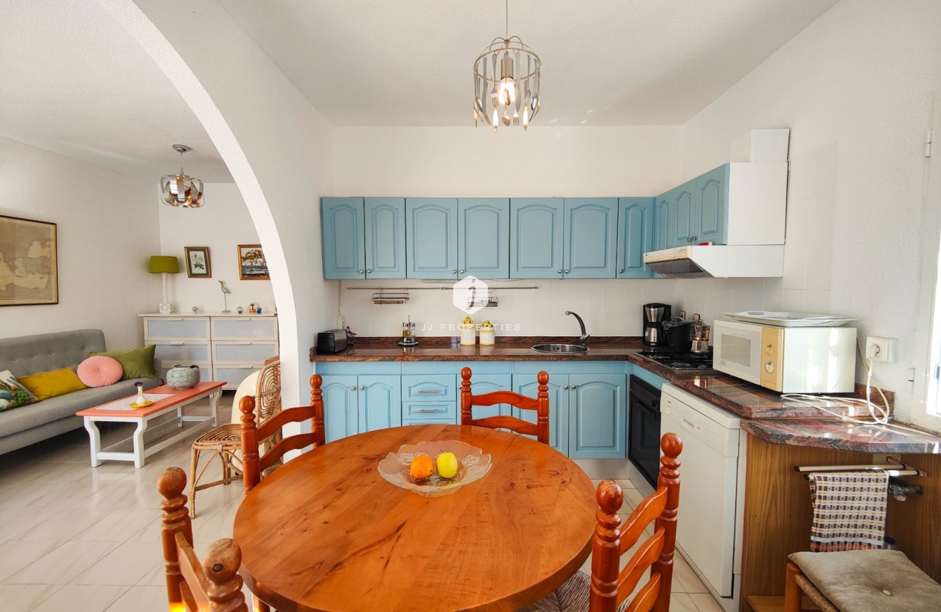 Resale - Chalet -
Torrevieja - Costa Blanca