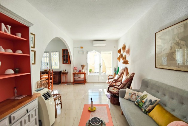 Resale - Chalet -
Torrevieja - Costa Blanca