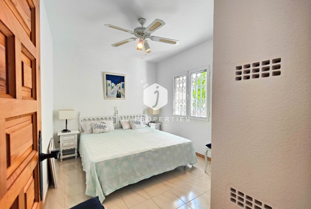Resale - Chalet -
Torrevieja - Costa Blanca