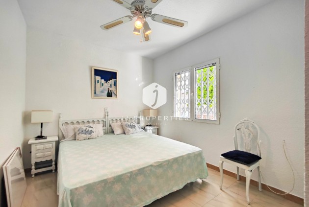 Resale - Chalet -
Torrevieja - Costa Blanca