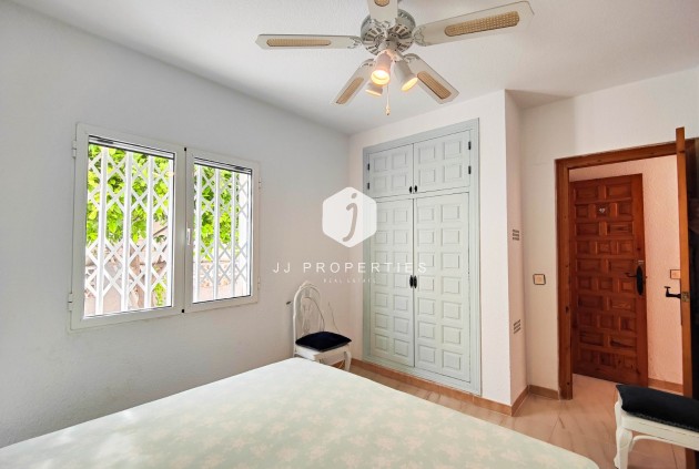 Resale - Chalet -
Torrevieja - Costa Blanca