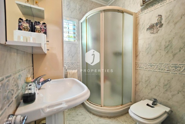 Resale - Chalet -
Torrevieja - Costa Blanca