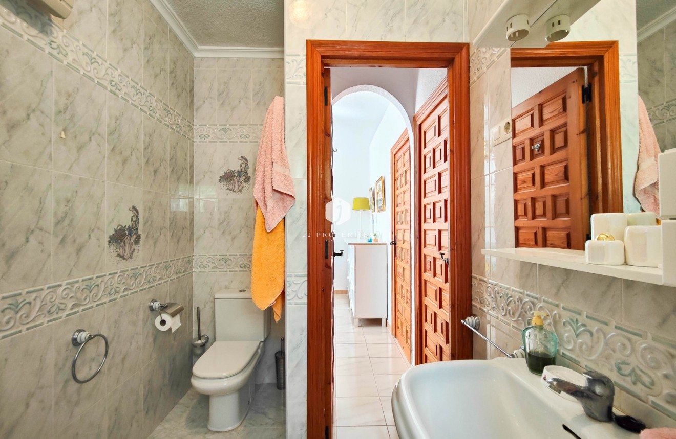 Resale - Chalet -
Torrevieja - Costa Blanca