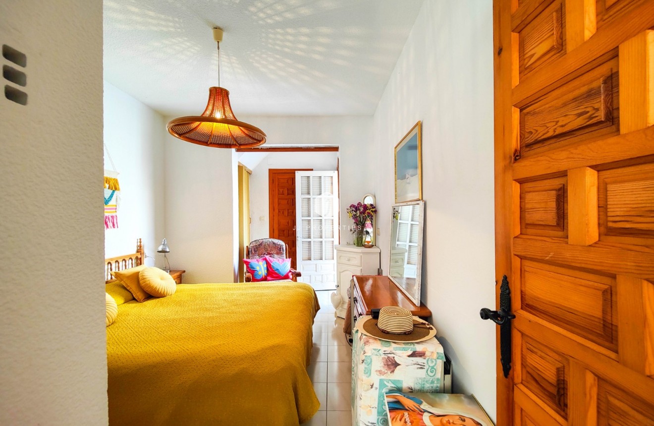 Resale - Chalet -
Torrevieja - Costa Blanca