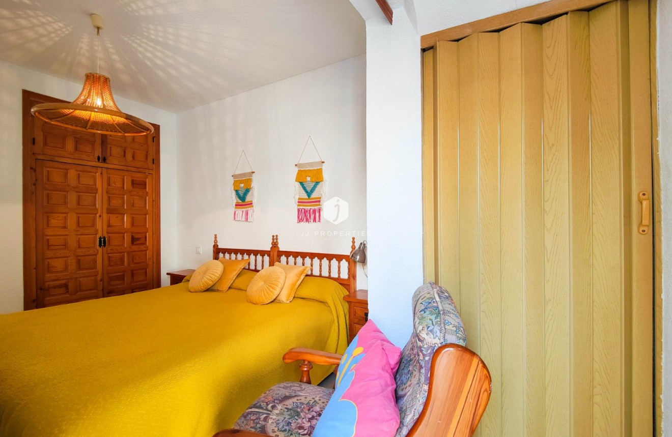 Resale - Chalet -
Torrevieja - Costa Blanca
