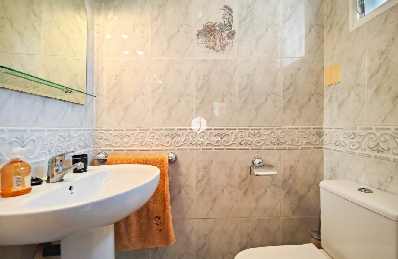 Resale - Chalet -
Torrevieja - Costa Blanca