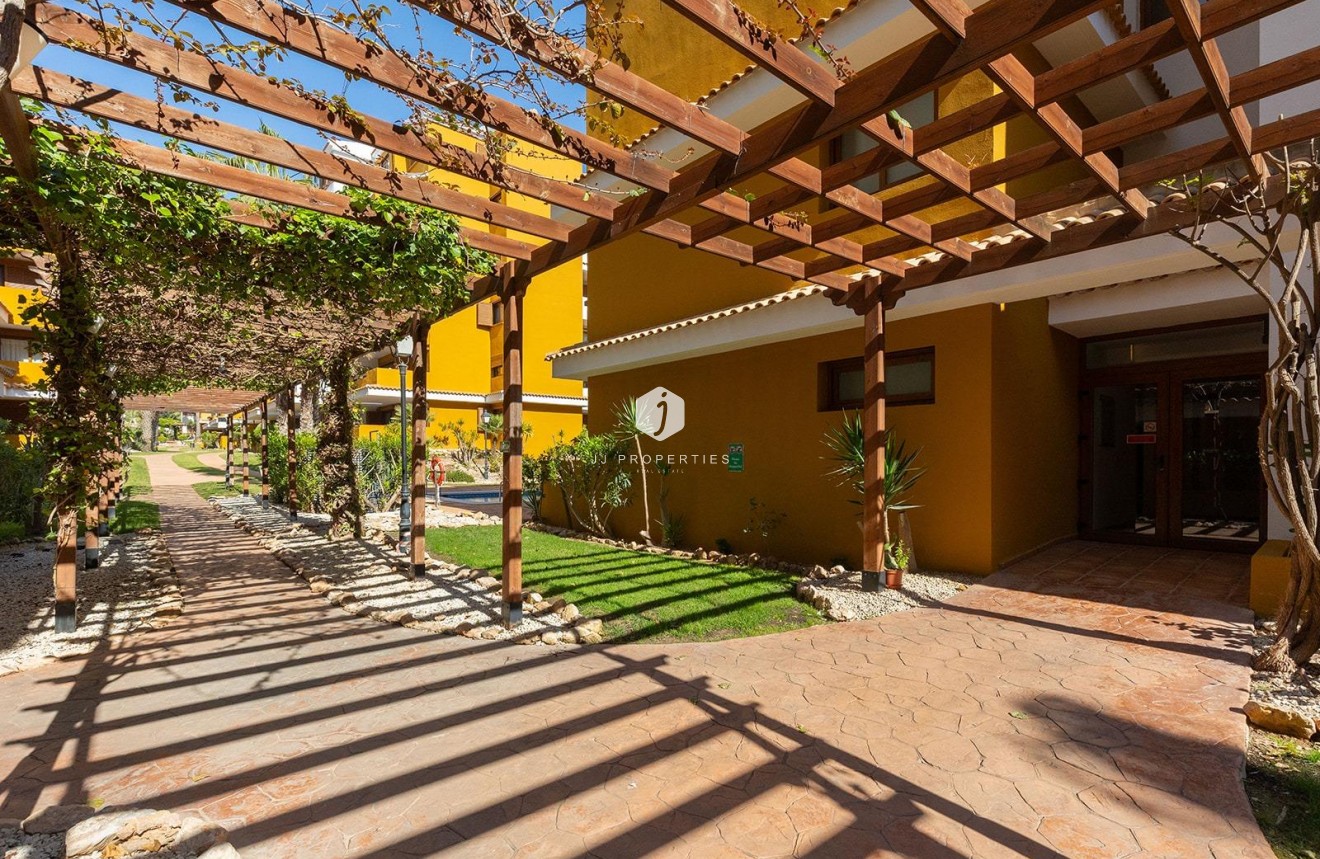 Resale - Apartment / flat -
Torrevieja - Punta prima