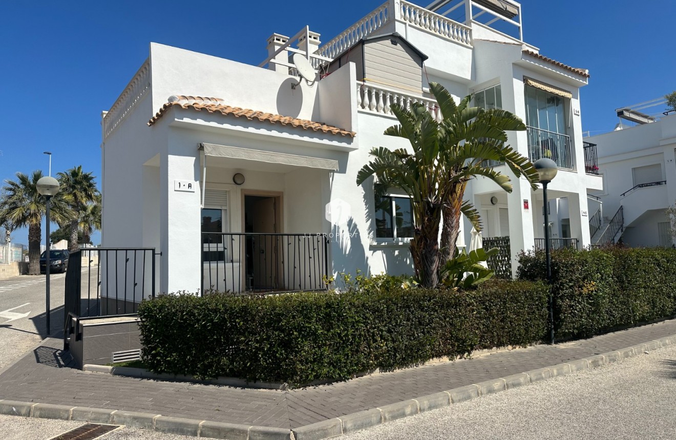 Resale - Bungalow -
Torrevieja - Costa Blanca