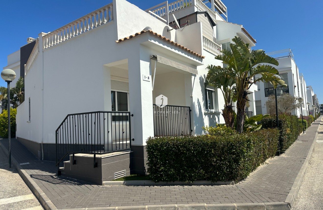 Resale - Bungalow -
Torrevieja - Costa Blanca