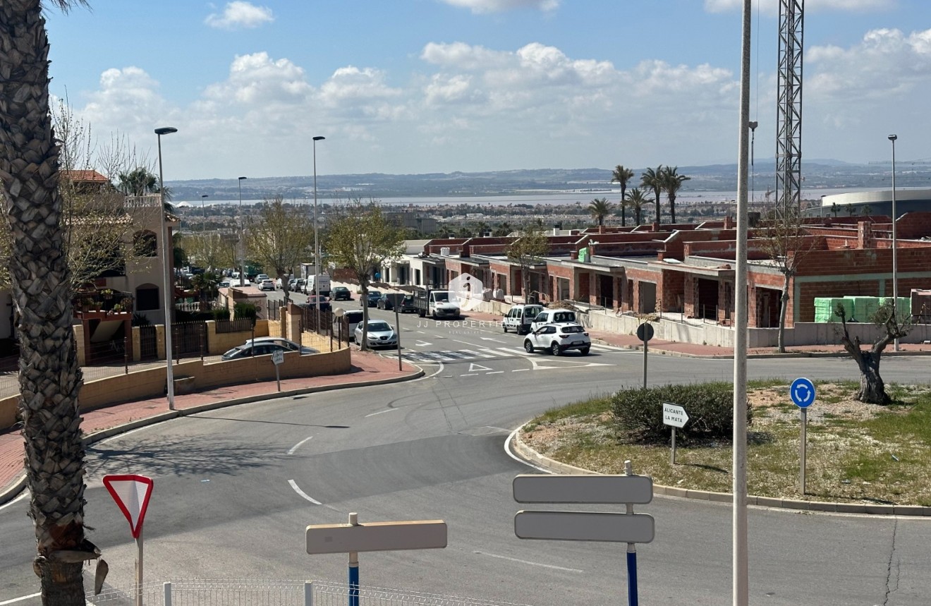 Resale - Bungalow -
Torrevieja - Costa Blanca