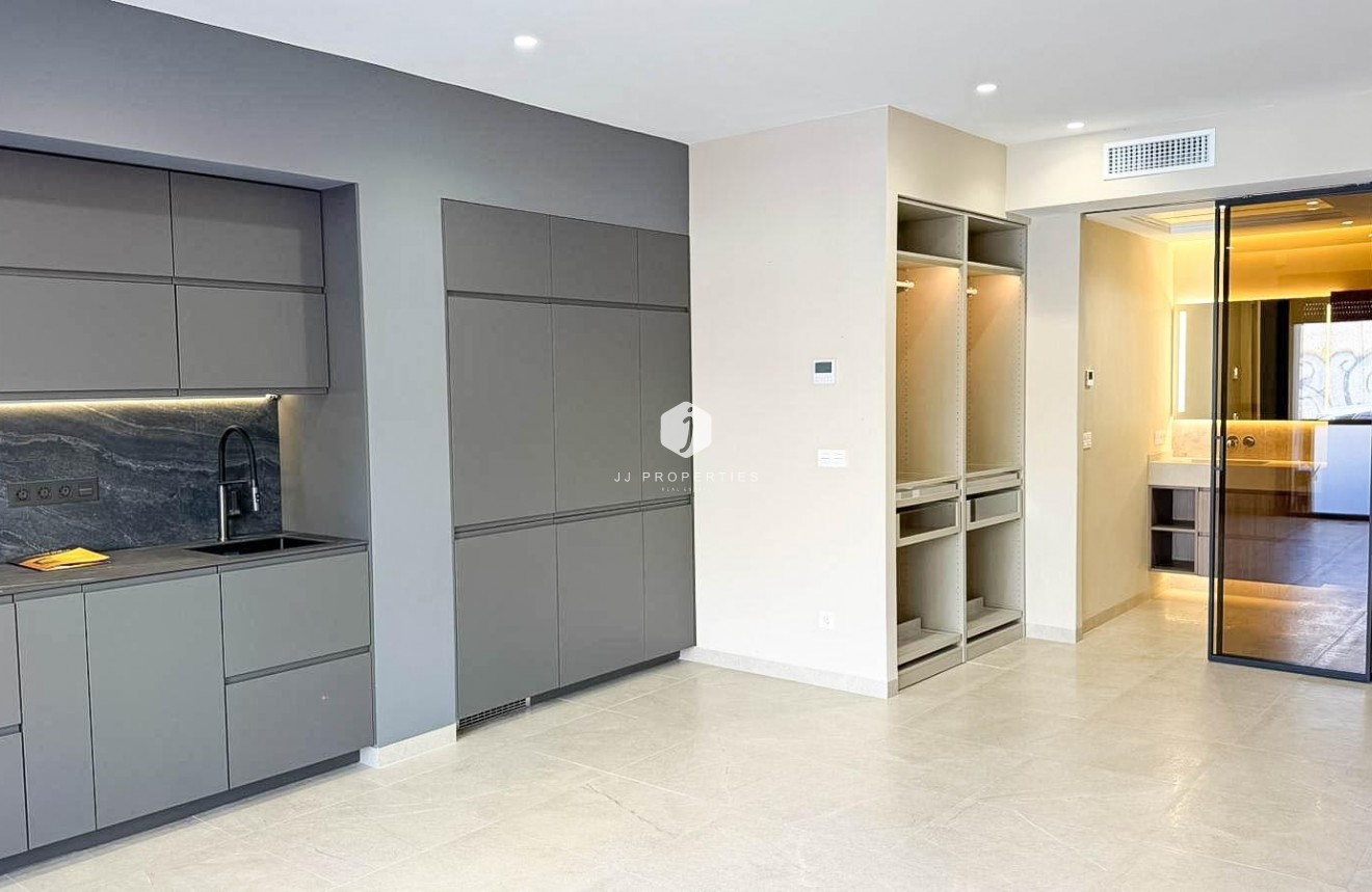 Resale - Apartment / flat -
Torrevieja - Playa de los Locos