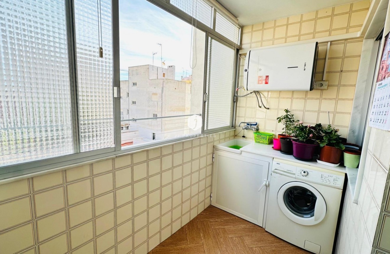 Resale - Apartment / flat -
Torrevieja - Centro