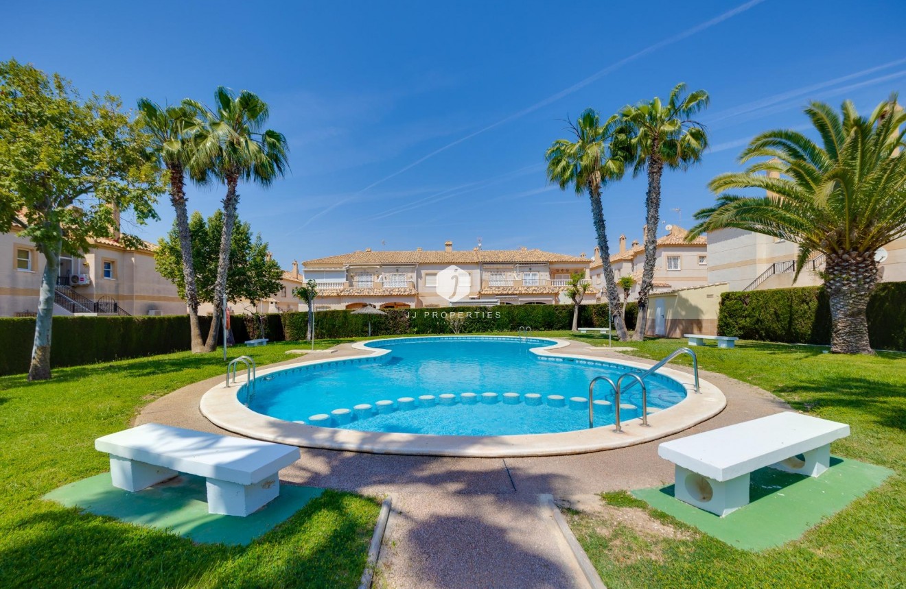 Resale - Bungalow -
Torrevieja - aguas nuevas