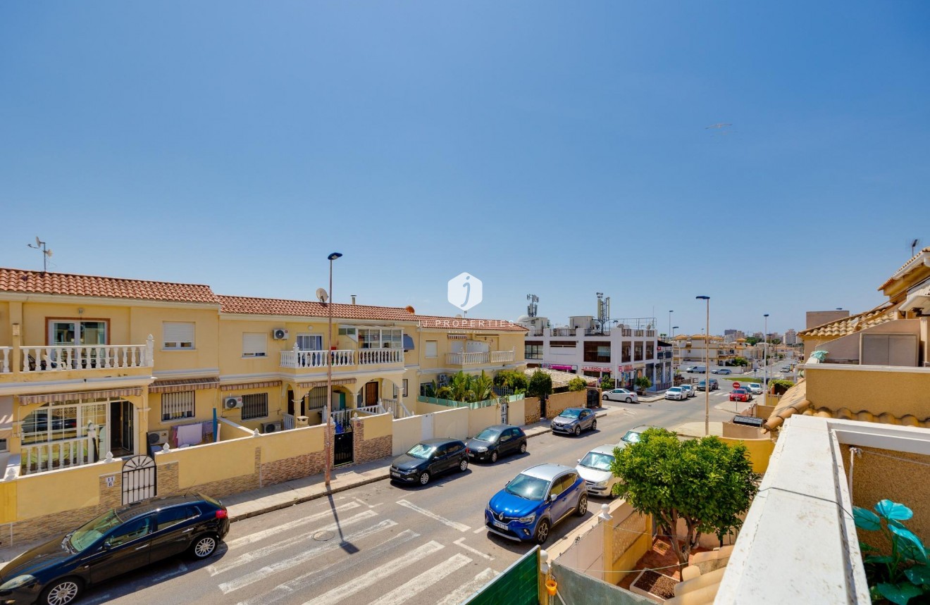 Resale - Bungalow -
Torrevieja - aguas nuevas