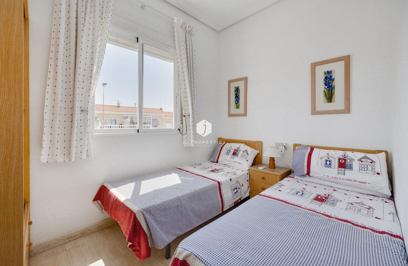 Resale - Bungalow -
Torrevieja - aguas nuevas