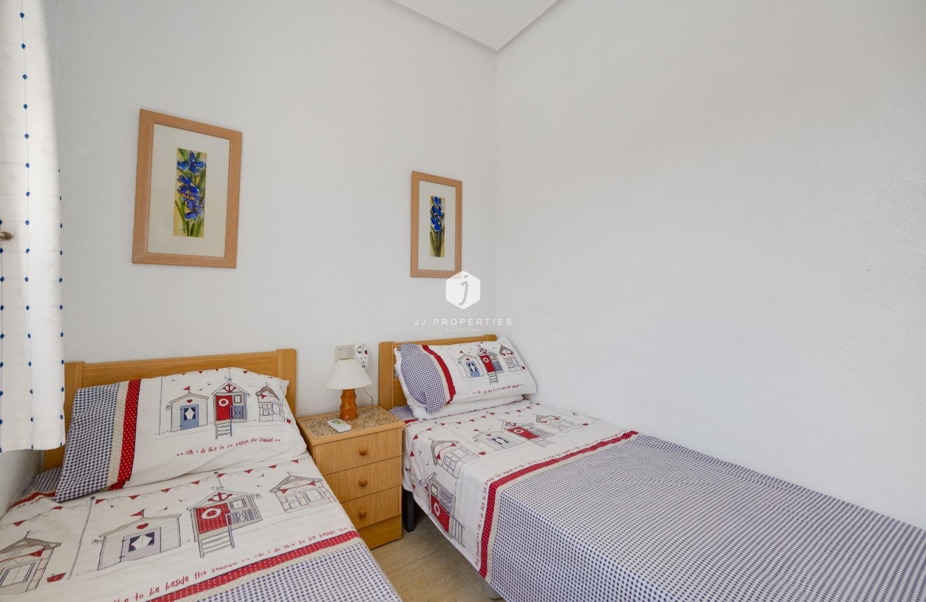 Resale - Bungalow -
Torrevieja - aguas nuevas