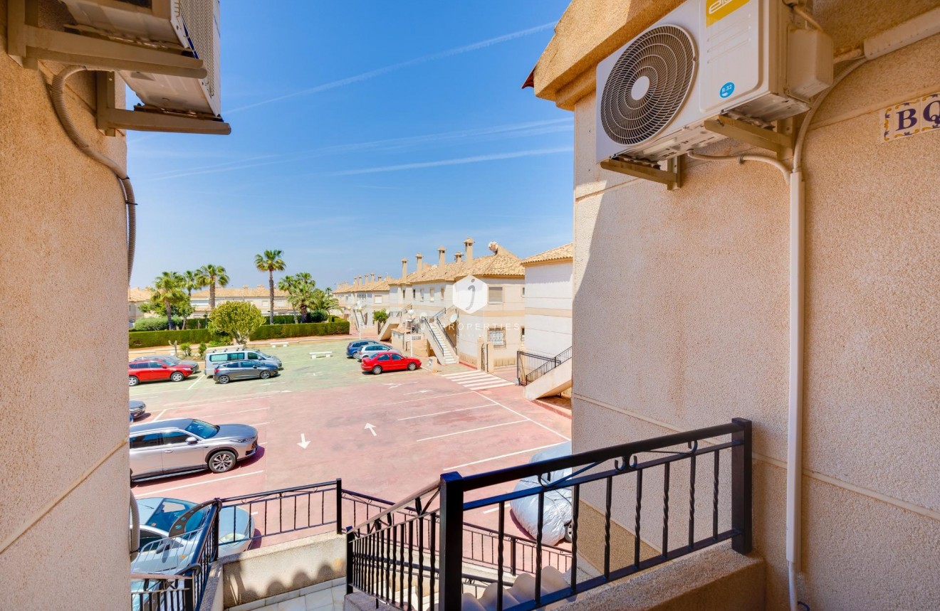 Resale - Bungalow -
Torrevieja - aguas nuevas