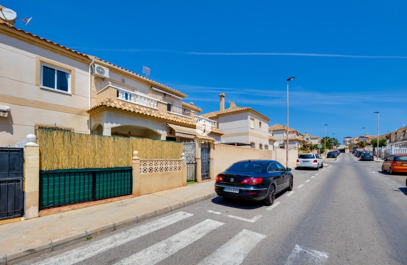 Resale - Bungalow -
Torrevieja - aguas nuevas