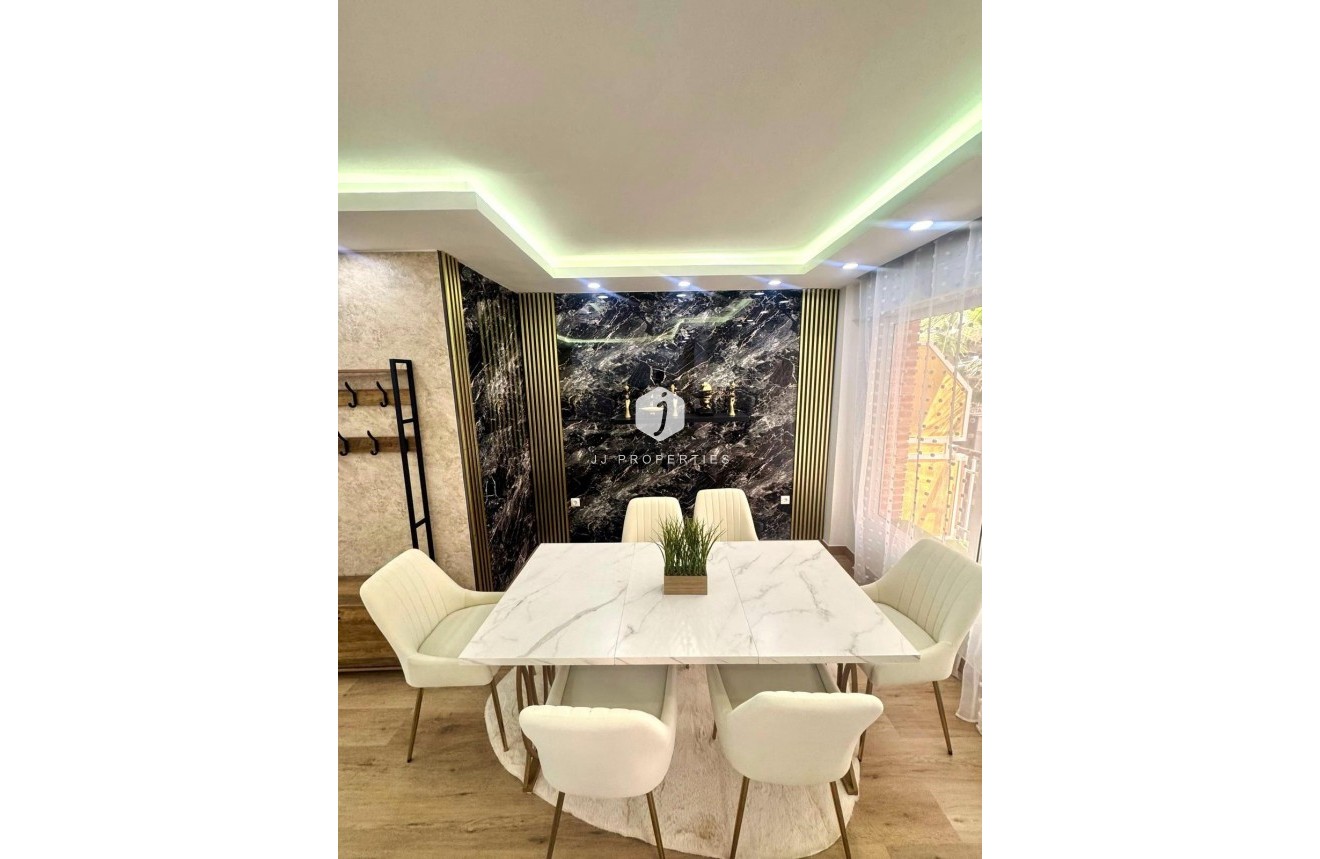 Resale - Apartment / flat -
Torrevieja - Centro - Muelle Pesquero