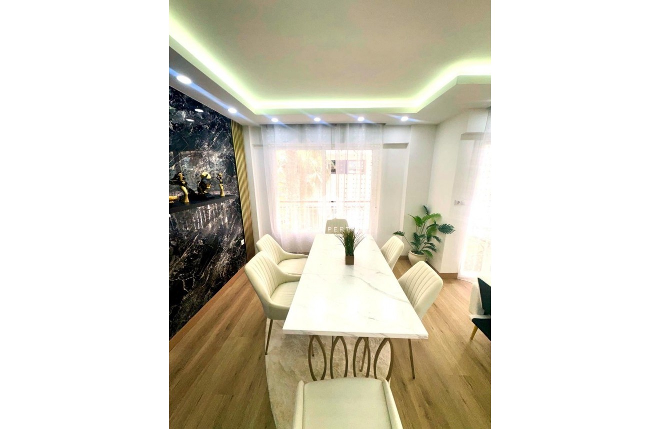 Resale - Apartment / flat -
Torrevieja - Centro - Muelle Pesquero