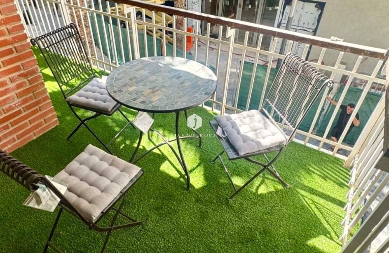 Resale - Apartment / flat -
Torrevieja - Centro - Muelle Pesquero