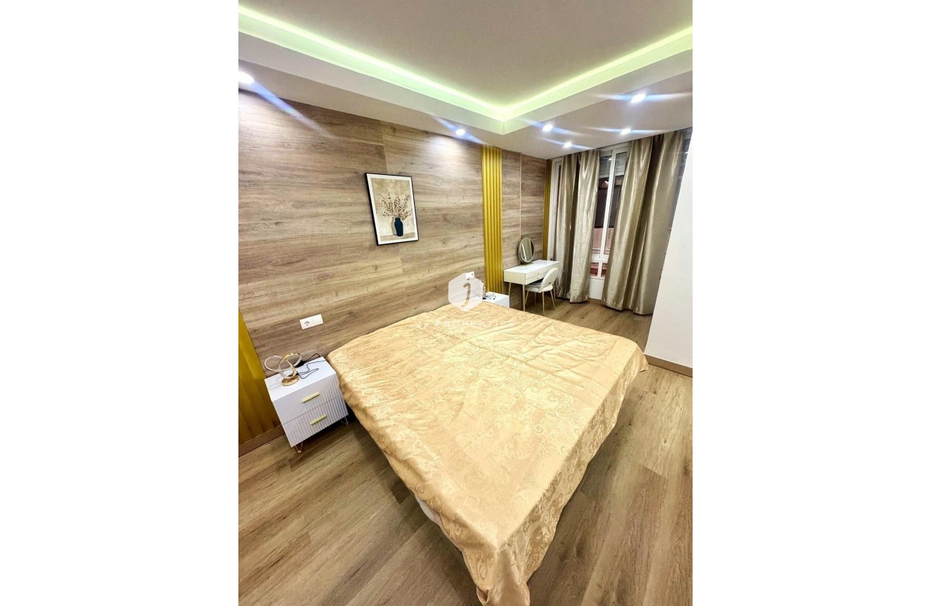 Resale - Apartment / flat -
Torrevieja - Centro - Muelle Pesquero