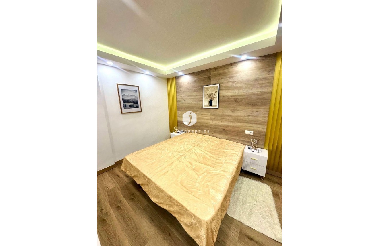 Resale - Apartment / flat -
Torrevieja - Centro - Muelle Pesquero