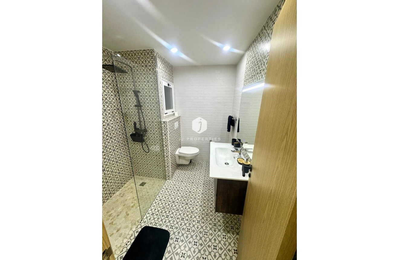 Resale - Apartment / flat -
Torrevieja - Centro - Muelle Pesquero