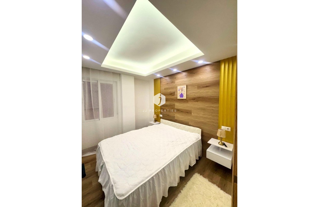 Resale - Apartment / flat -
Torrevieja - Centro - Muelle Pesquero