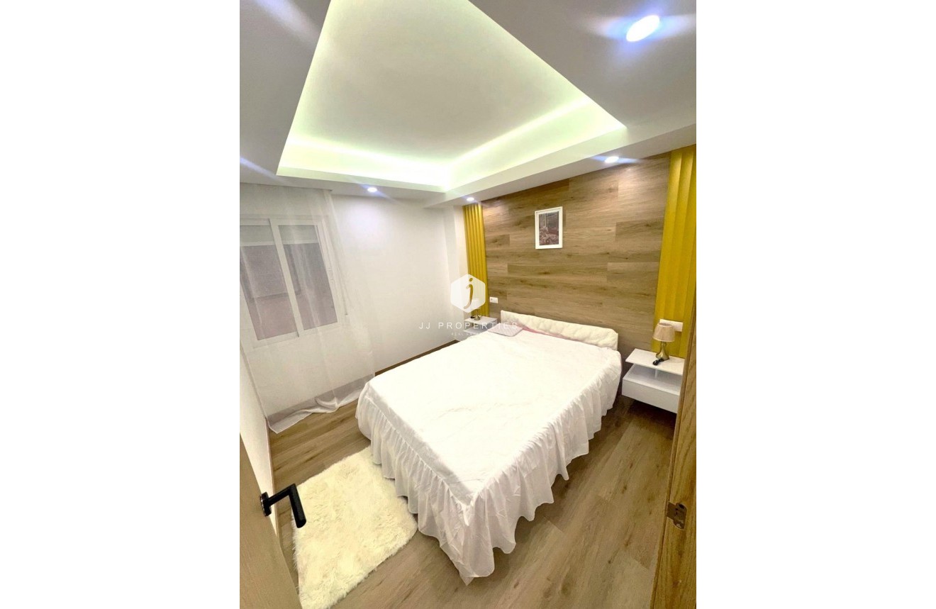 Resale - Apartment / flat -
Torrevieja - Centro - Muelle Pesquero