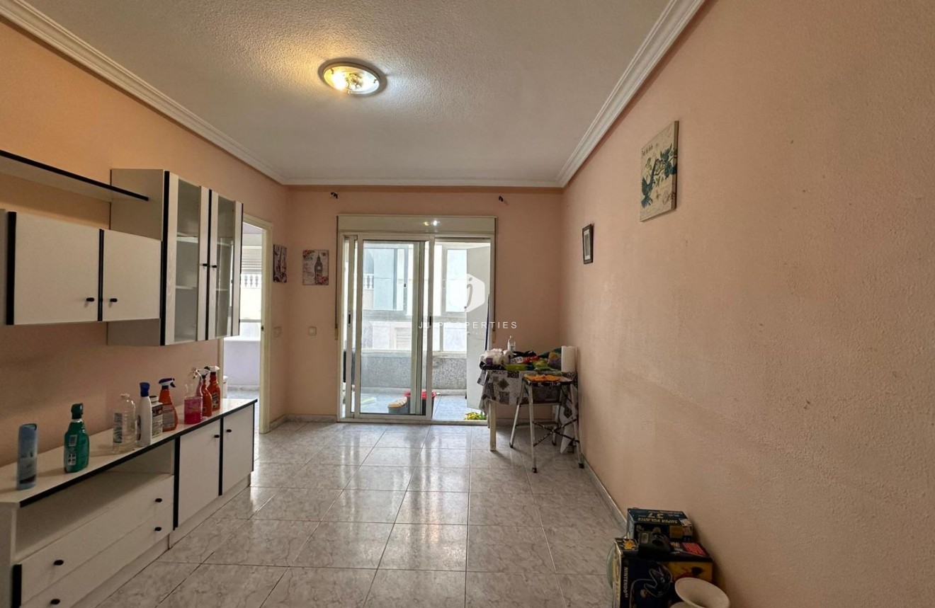 Resale - Apartment / flat -
Torrevieja - Estacion de autobuses