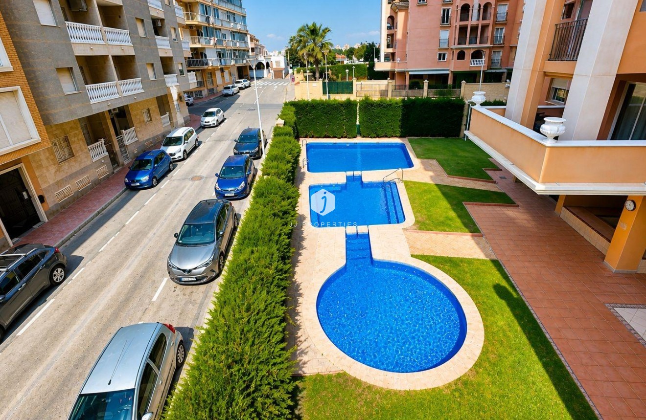 Resale - Apartment / flat -
Torrevieja - Los Frutales
