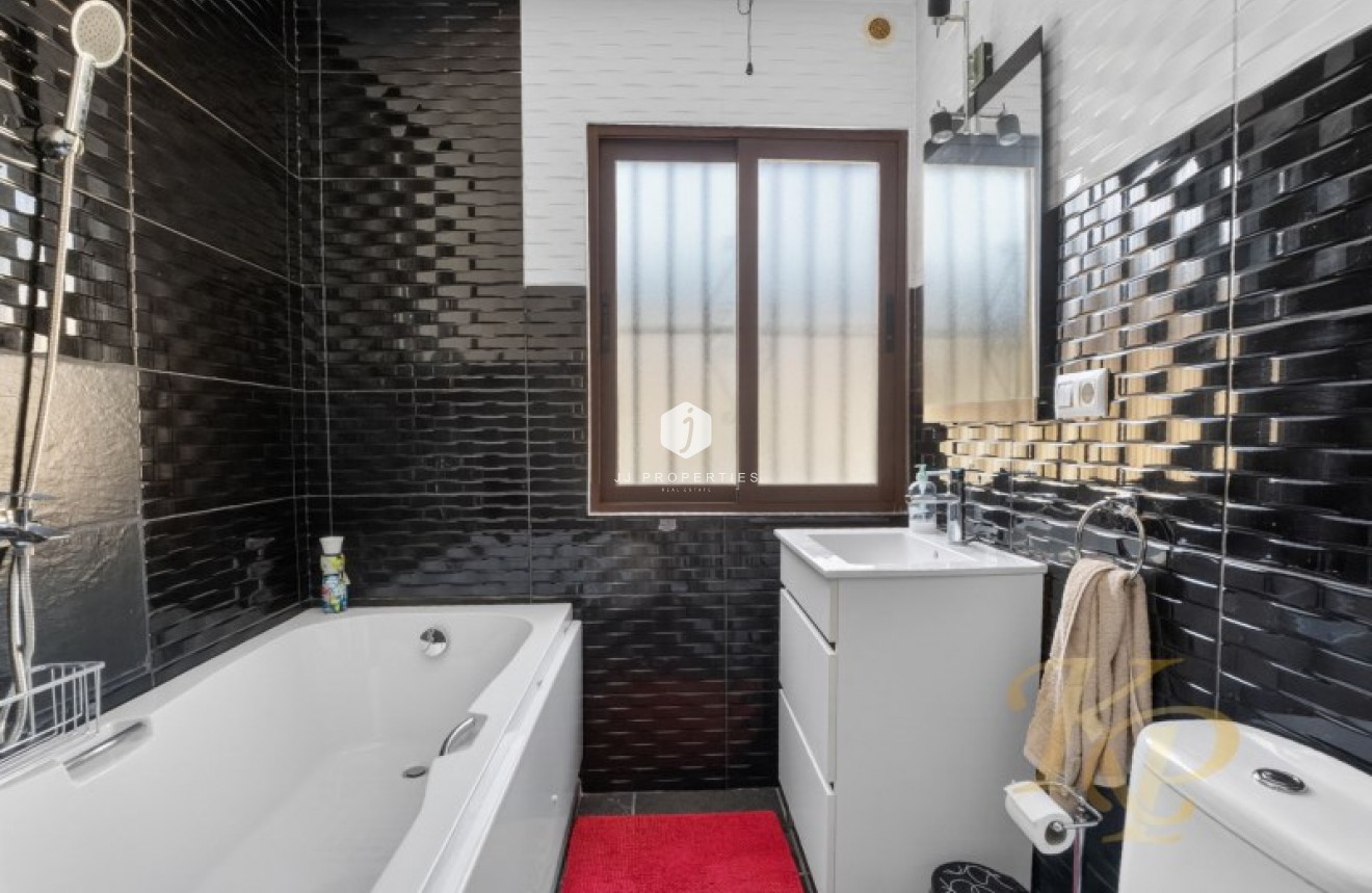 Resale - Villa -
Torrevieja - Costa Blanca