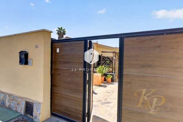 Resale - Villa -
Torrevieja - Costa Blanca