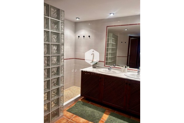 Resale - Apartment / flat -
Torrevieja - Punta prima