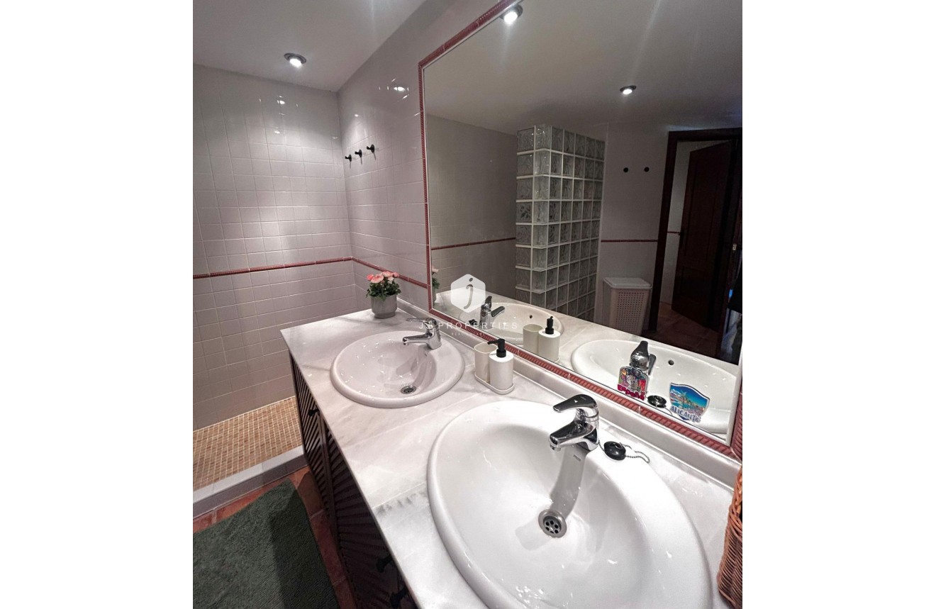 Resale - Apartment / flat -
Torrevieja - Punta prima
