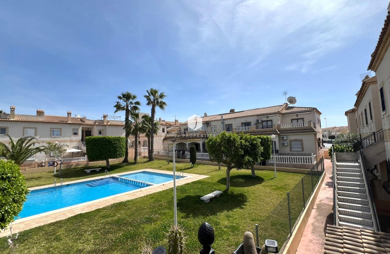 Resale - Bungalow -
Torrevieja - aguas nuevas