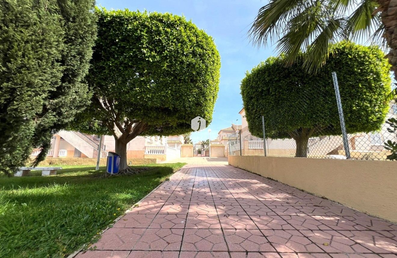 Resale - Bungalow -
Torrevieja - aguas nuevas