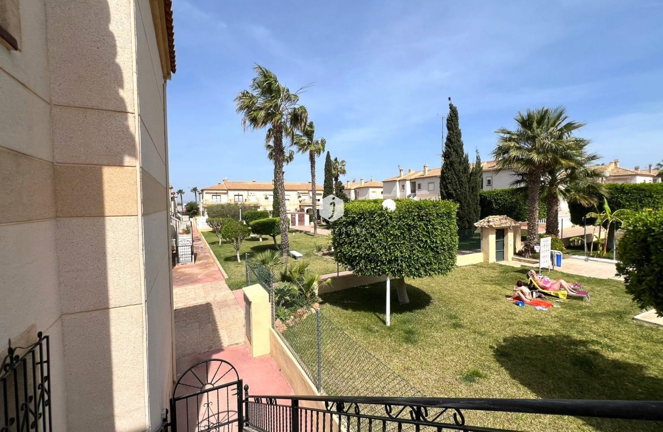 Resale - Bungalow -
Torrevieja - aguas nuevas