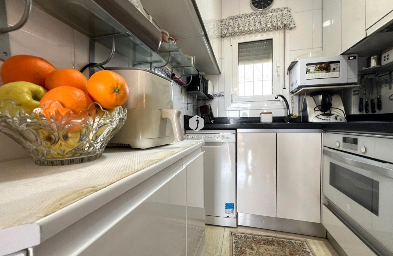 Resale - Bungalow -
Torrevieja - aguas nuevas