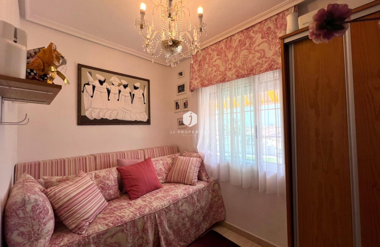 Resale - Bungalow -
Torrevieja - aguas nuevas