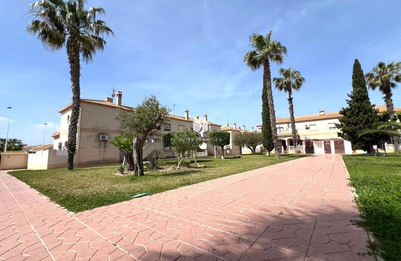Resale - Bungalow -
Torrevieja - aguas nuevas