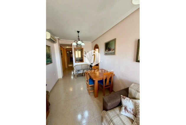 Resale - Villa -
Torrevieja - Centro
