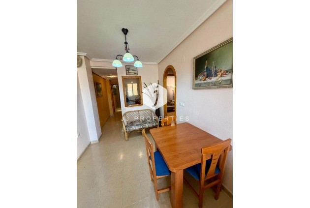 Resale - Villa -
Torrevieja - Centro