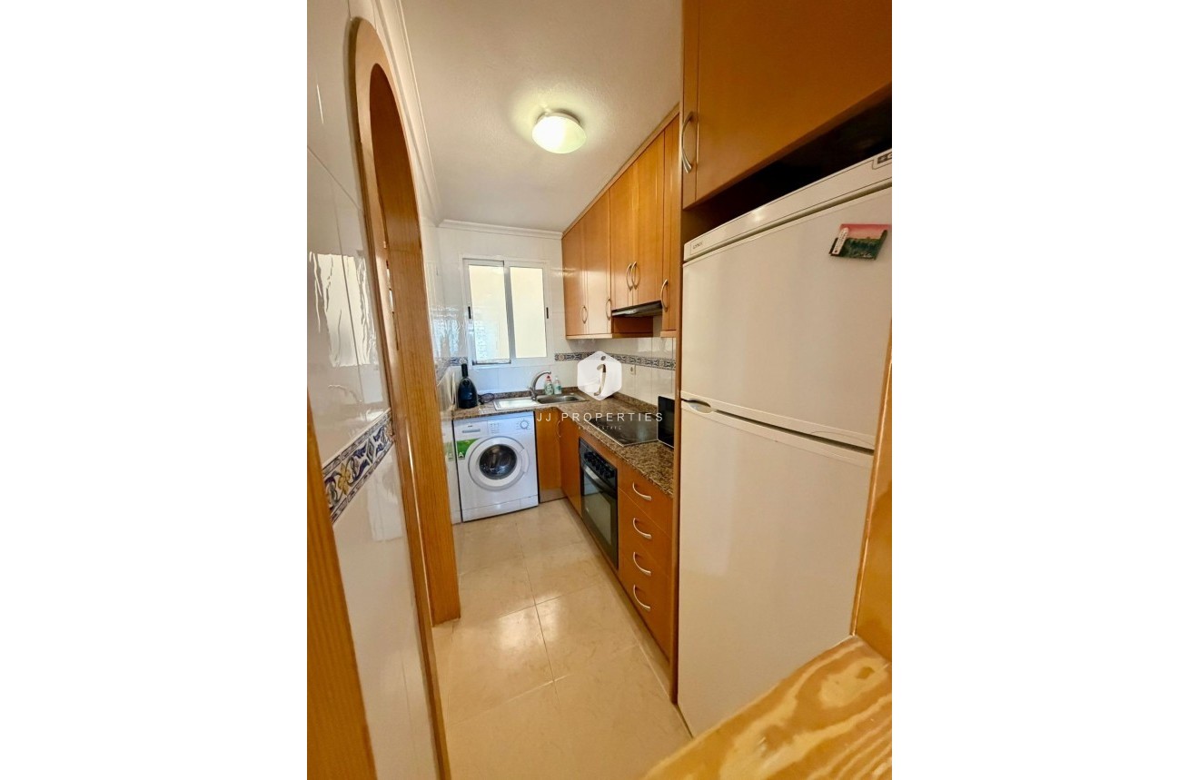 Resale - Villa -
Torrevieja - Centro